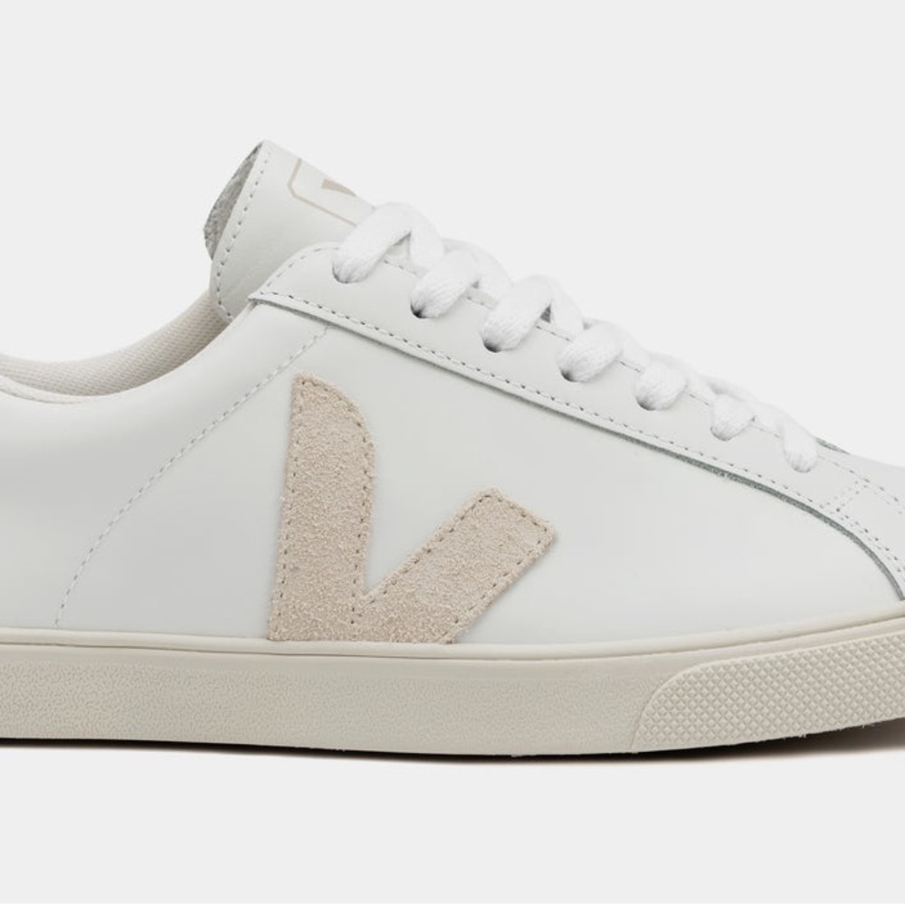 VEJA ESPLAR WOMENS LIFESTYLE SHOES
White and Cream Sneakers Size 41